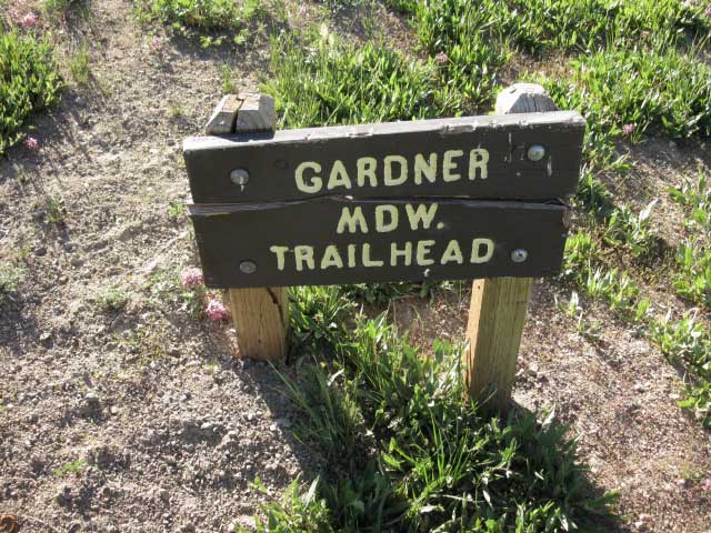 Gardner Meadow trailhead road sign.