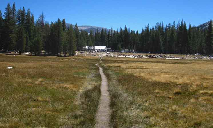 Hiking South into the Tuolumne Meadows Store, Grill, Post Office and resupply point. The question is, which way are we going to hike on the JMT?