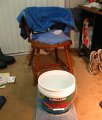 Therapy bucket for frostbite treatment
